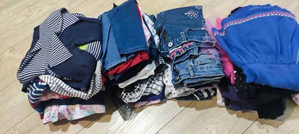 Paka ciuchów dla dziewczynki 110-122 na4-6 lat 
 55 sztuk na 4-7 la
Sp