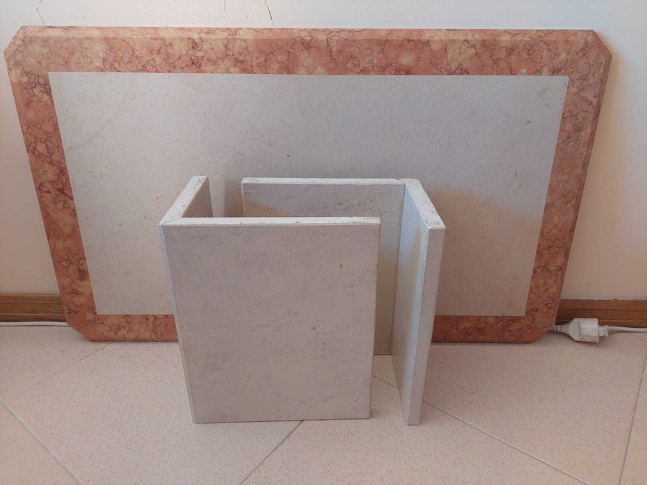 Mesa retangular em mármore