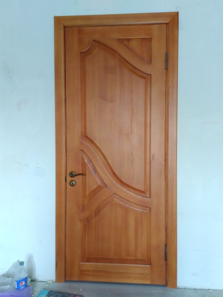 Двері дерев'яні, меблі, арки
