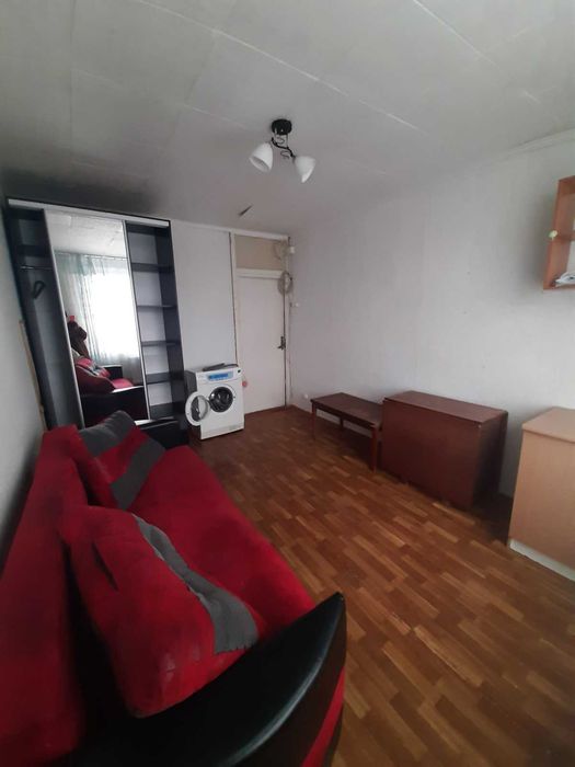 Продам 1 кімнату 16м2 у 3 кім квартирі Салтівка  4800у.е Q