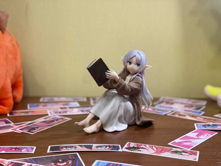 НОВА аніме фігурка Фрірен Frieren Проводжальниця Фрірен  + три наліпки