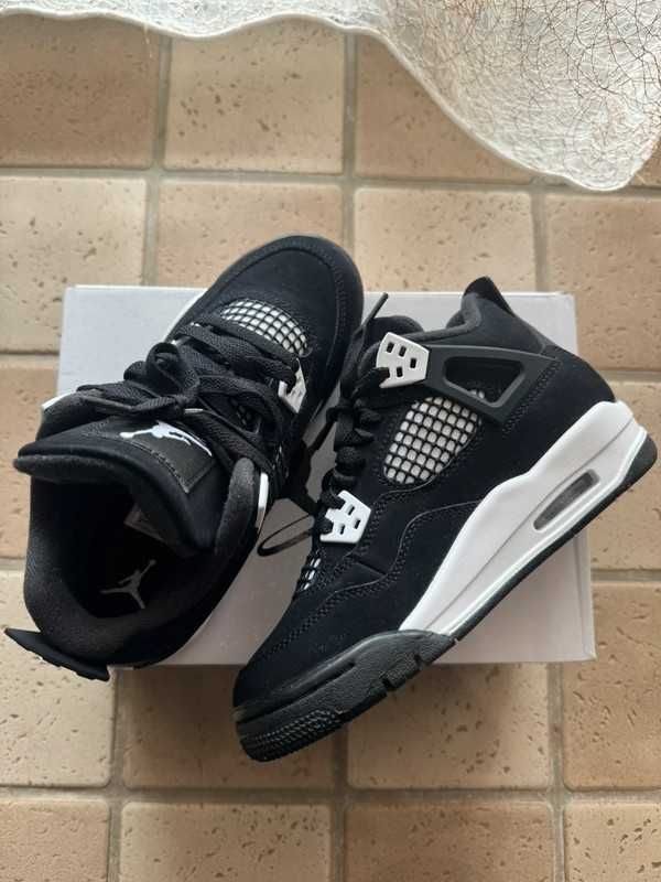 Jordan 4 Retro White Thunder Rozmiar 40