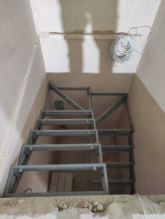 Металеві сходи на замовлення – виготовлення та монтаж