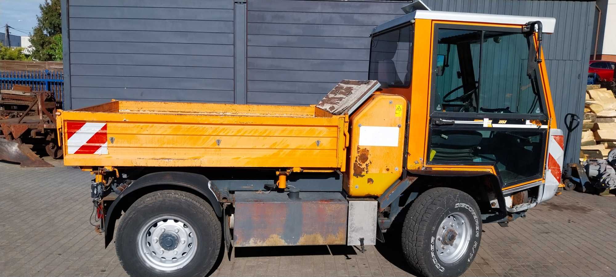 Pojazd komunalny Multicar nośnik narzędzi wywrotka silnik Iveco
