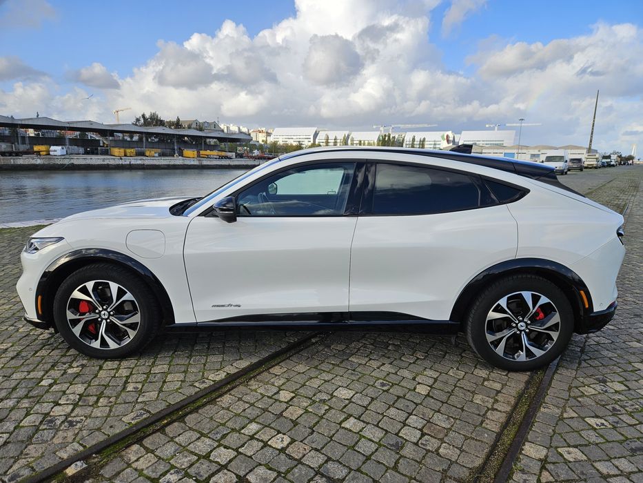 Ford Mustang Mach 75.7 kWH Premium AWD