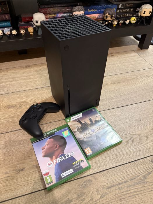 Xbox Series X 2 gry  i pad w zestawie
