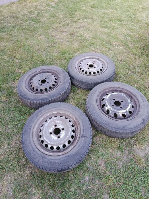 Używane opony zimowe 145/80 R13 opel corsa