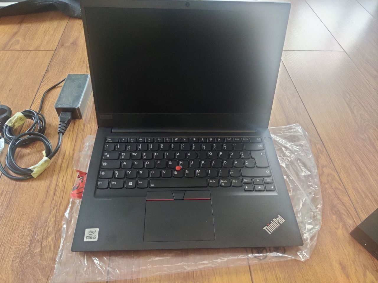 Laptop Lenovo ThinkPad E14 + stacja dokująca