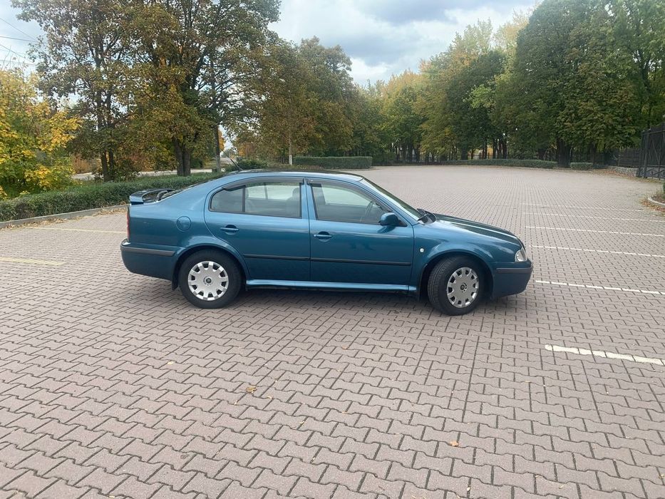 Автомобіль Skoda Octavia Tour