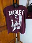 T-shirt z Bobem Marleyem burgundowy ZION x Atmosphere