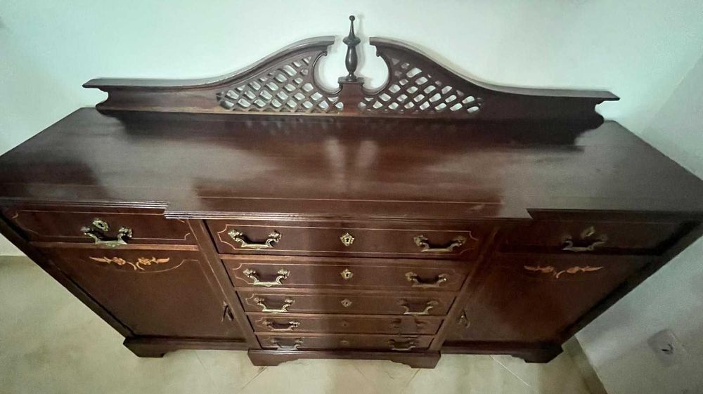 Conjunto de móveis antigos sala de jantar