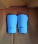 Caneleiras de futebol Nike