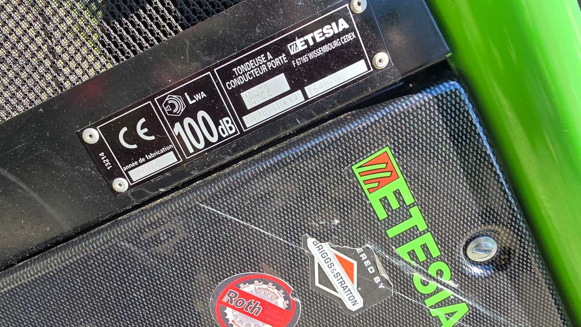 Traktor Etesia Bahia MBHE2 boki w karbonie