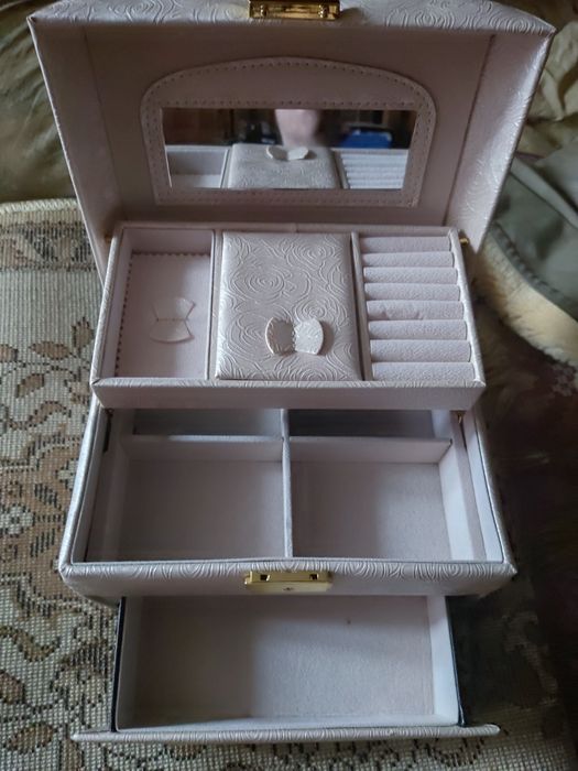 Шкатулка для украшений