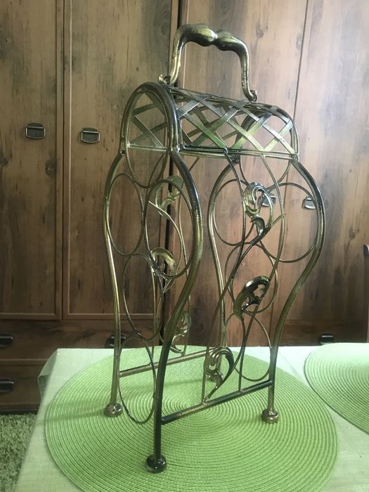 Stojak na wino z uchwytem