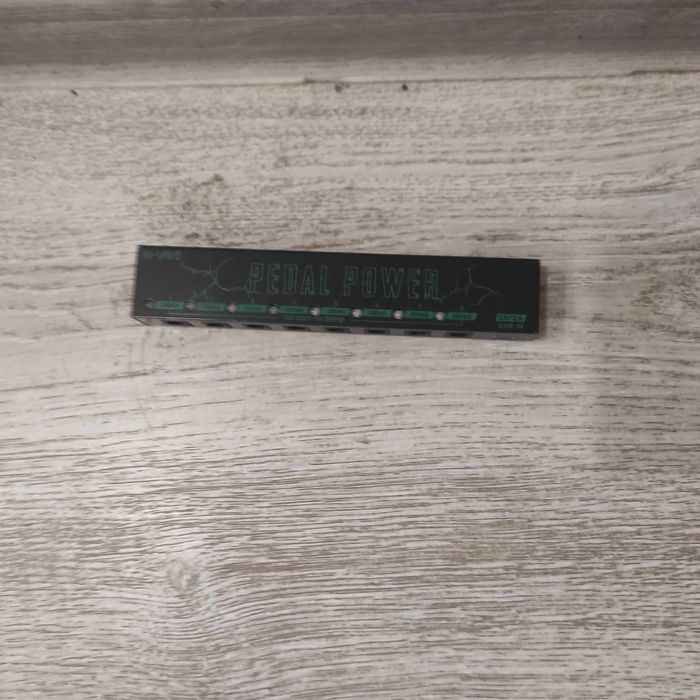 Гітарні педалі (Chorus, Distortion, Wah) + блок живлення  ціни в описі