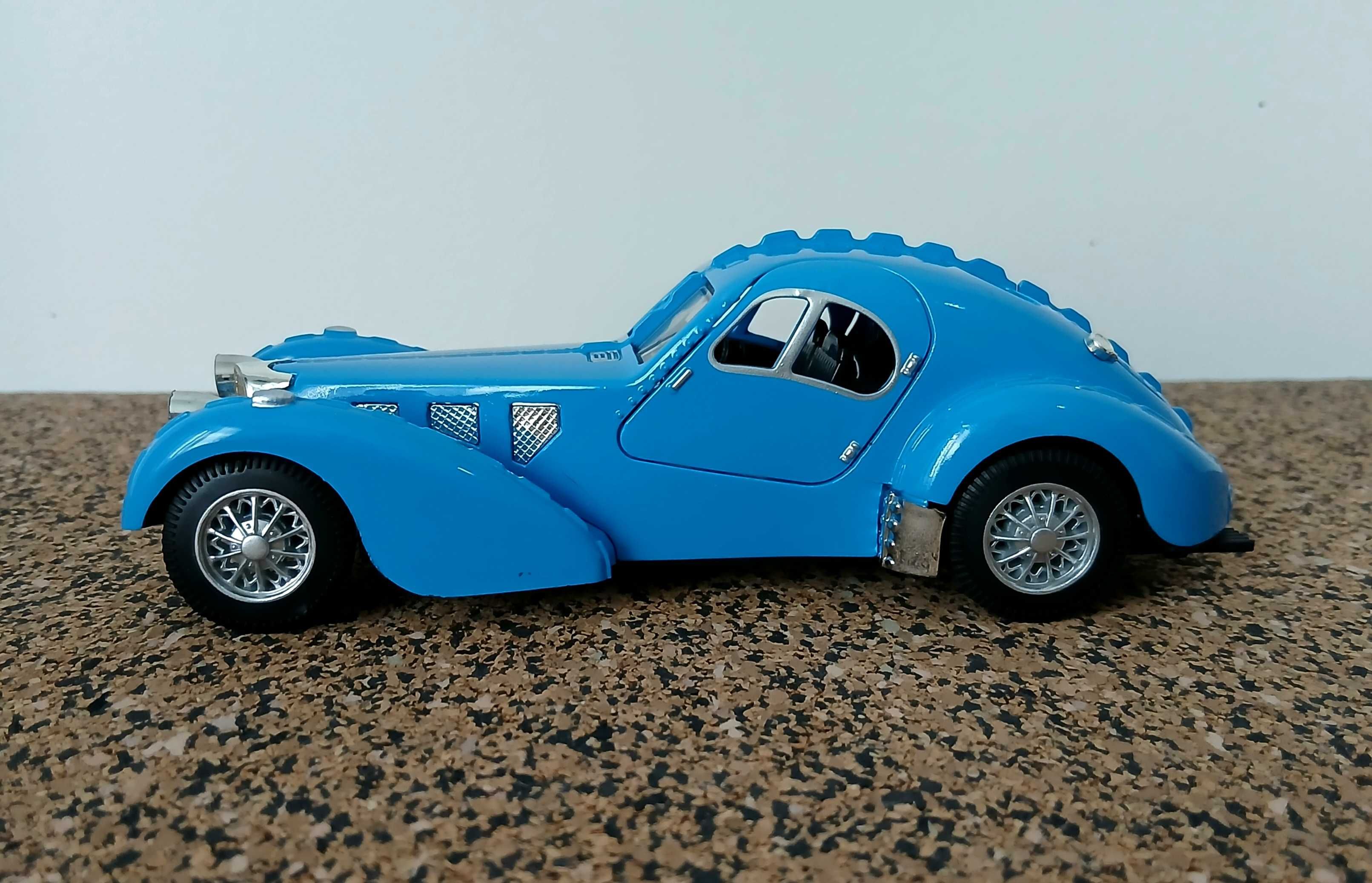 Bugatti Type 57 SC Atlantic de 1938 (miniatura, escala 1:28)