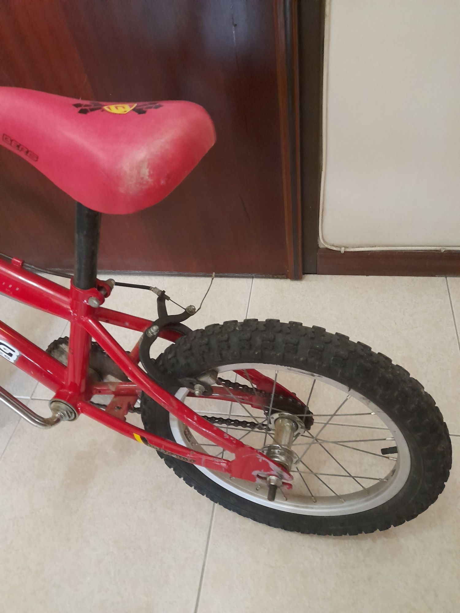 Vendo capacete  e bicicleta Berg