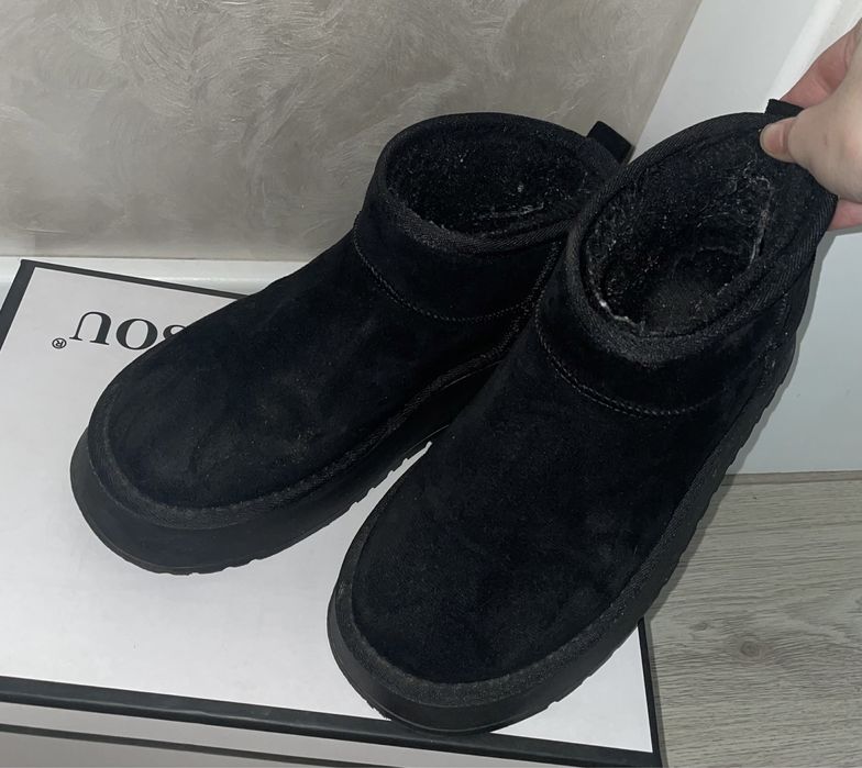 Угі в чорному кольорі,38 розмір