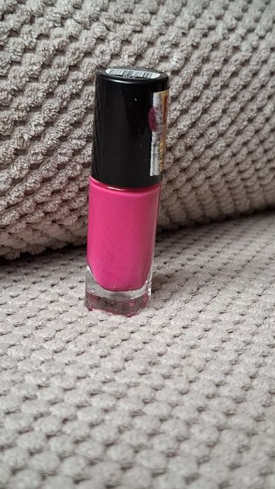 Lakier do paznokci różowy eveline