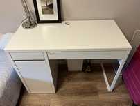 Biale biurko Ikea