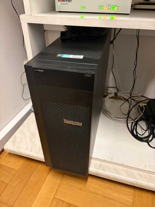 Serwer Lenovo ThinkSystem ST250 – sprawny, gotowy do pracy