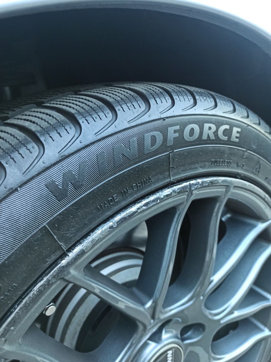 Продам резину 235/45/R18  windforce snow power.