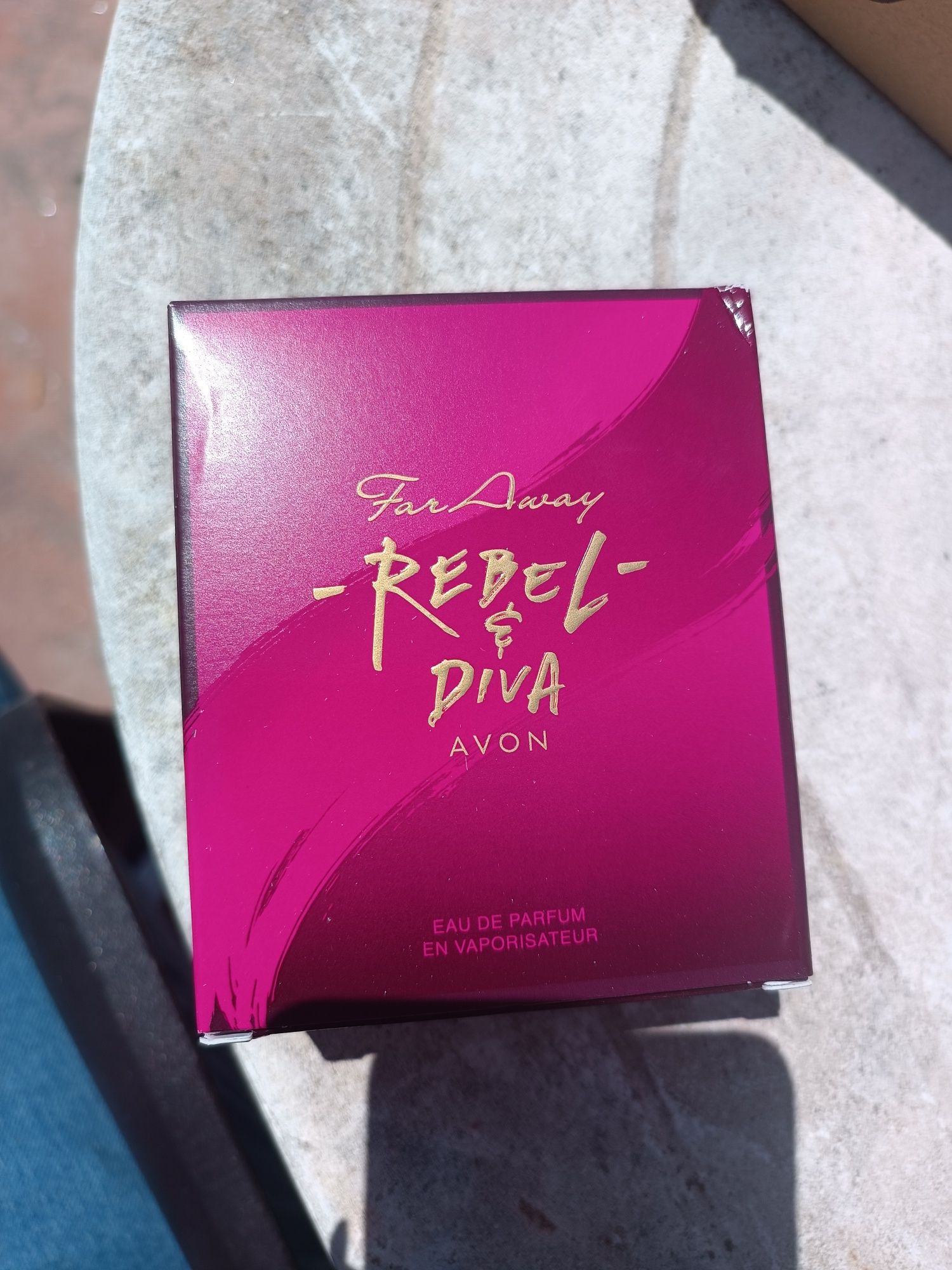 Perfume "rebel e diva