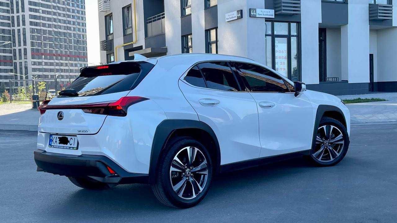 Продам Lexus UX 200 2019