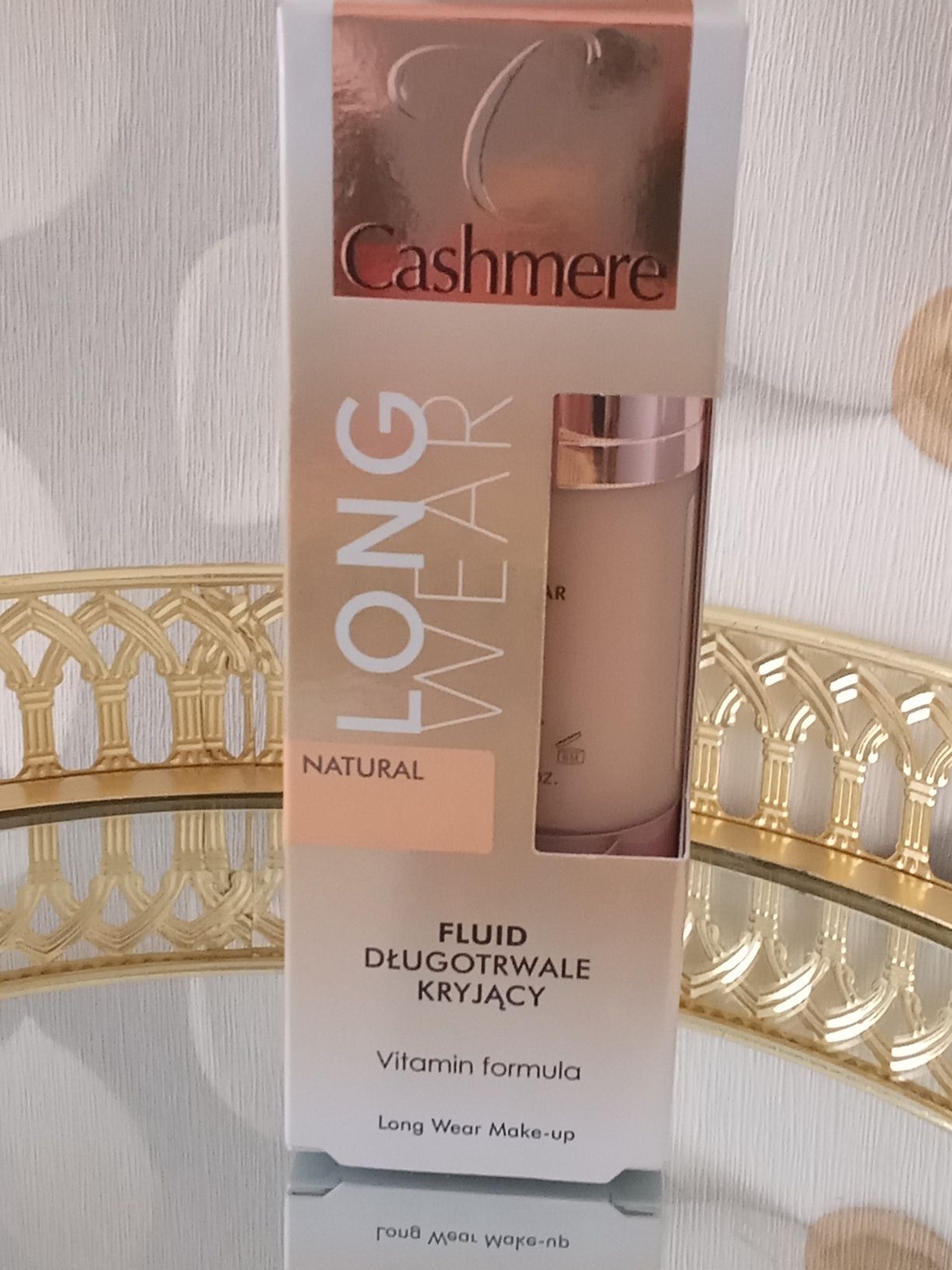 Cashmere Long Wear fluid do twarzy