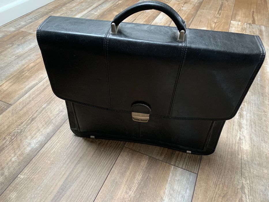 Czarna torba męska neseser