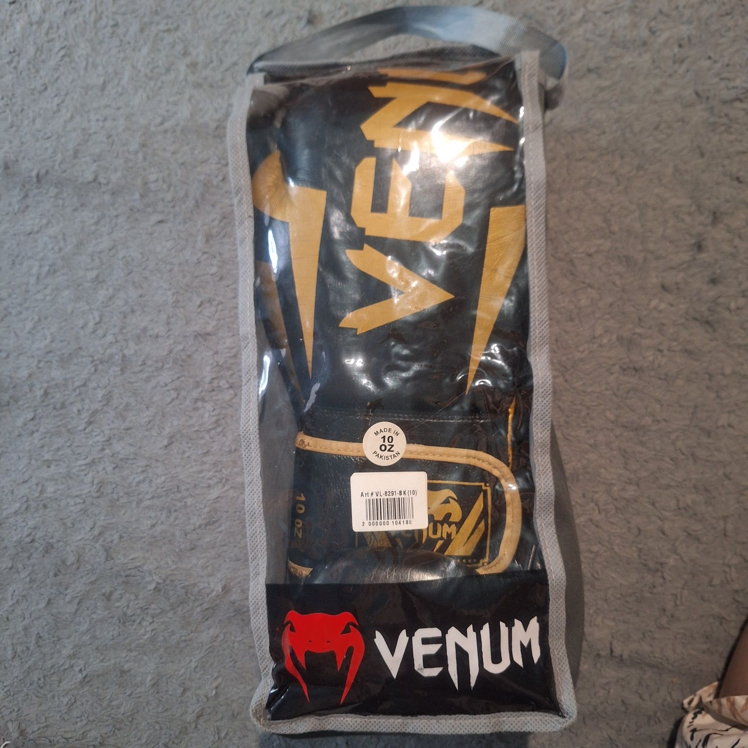 Перчатки для боксу Venum