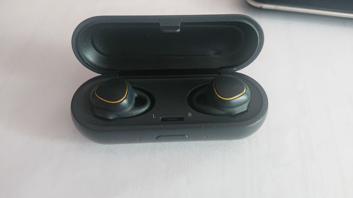 Навушники Samsung Gear IconX SM-R150
