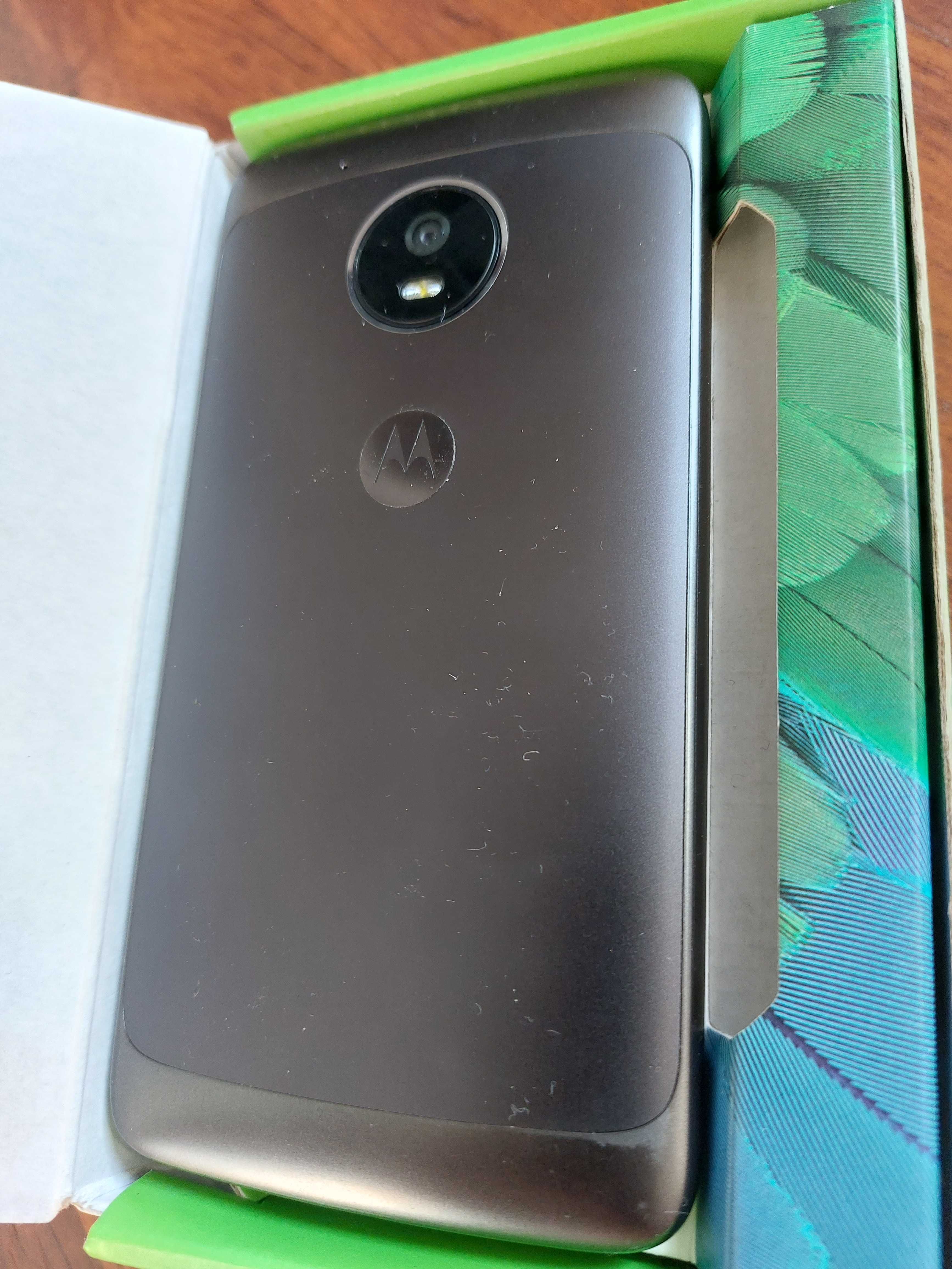 Smartphone Motorola MOTO G5 (XT1676 ) w kolorze LUNAR GREY