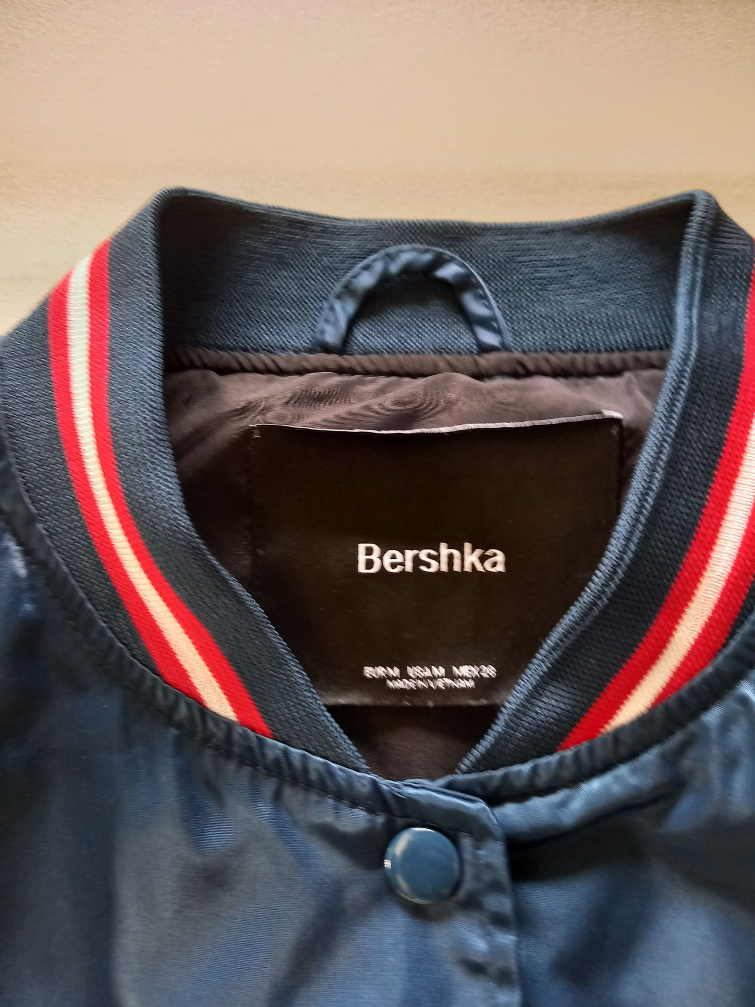 Okazyjna cena nowa kurtka bardzo modna Bershka na rozmiar M uniw.