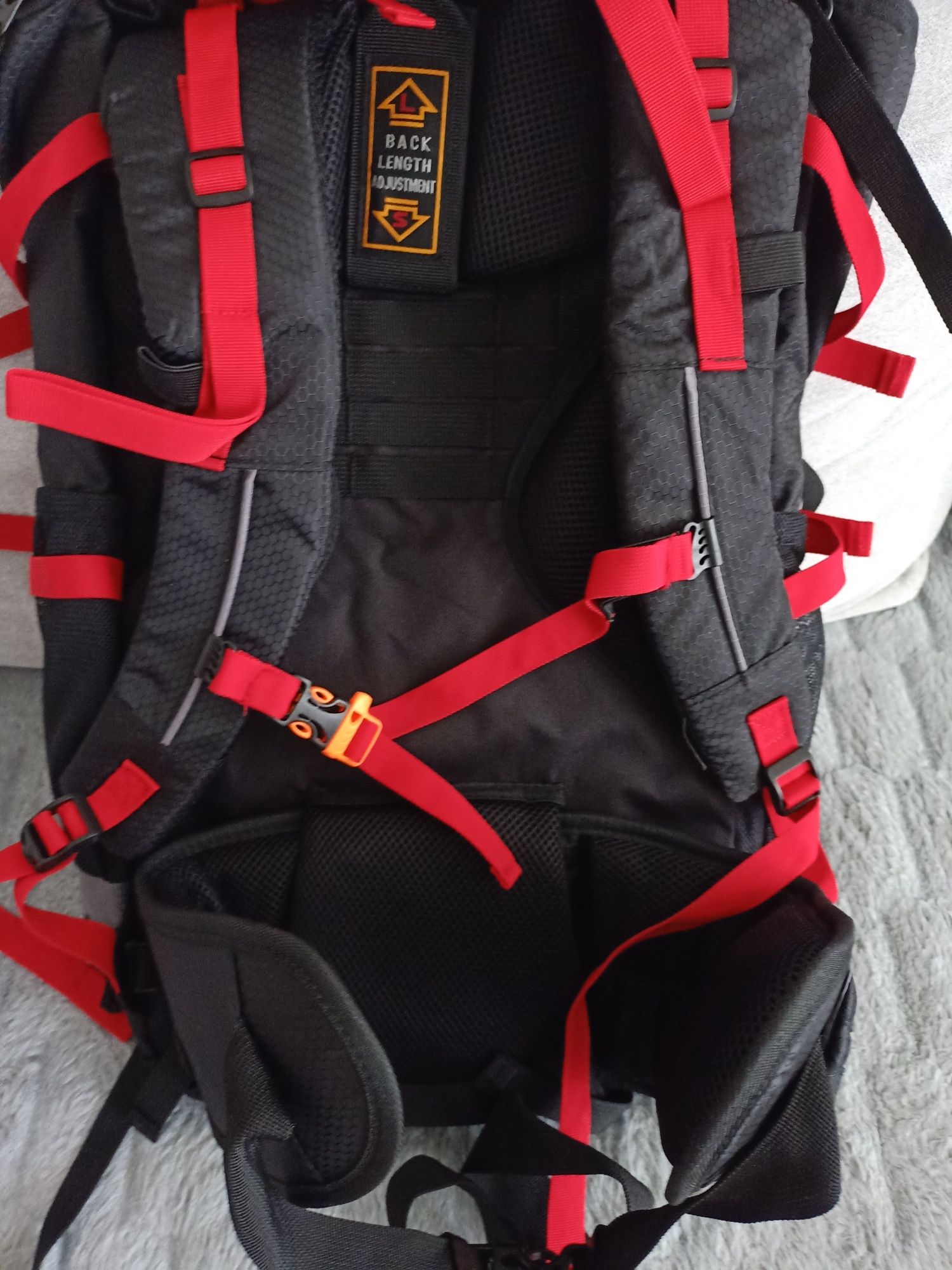 Plecak 65 l. Nowy. Plus gratis --mały plecak.