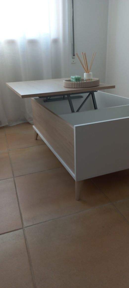 Mesa de centro com arrumação
