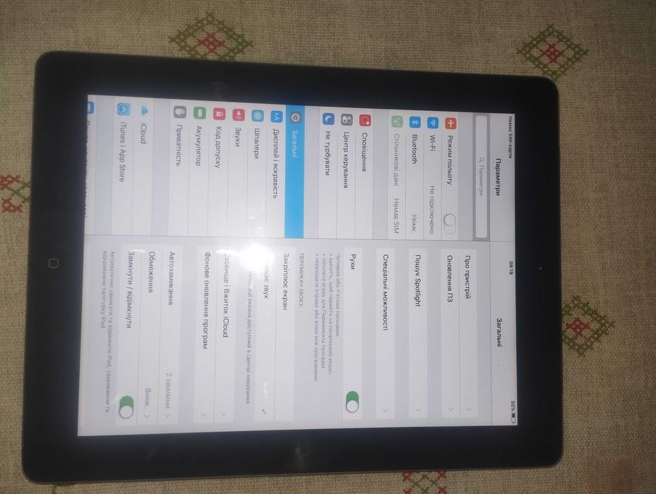 iPad 5 б/у в хорошому стані с невеликі потертості на задній панелі