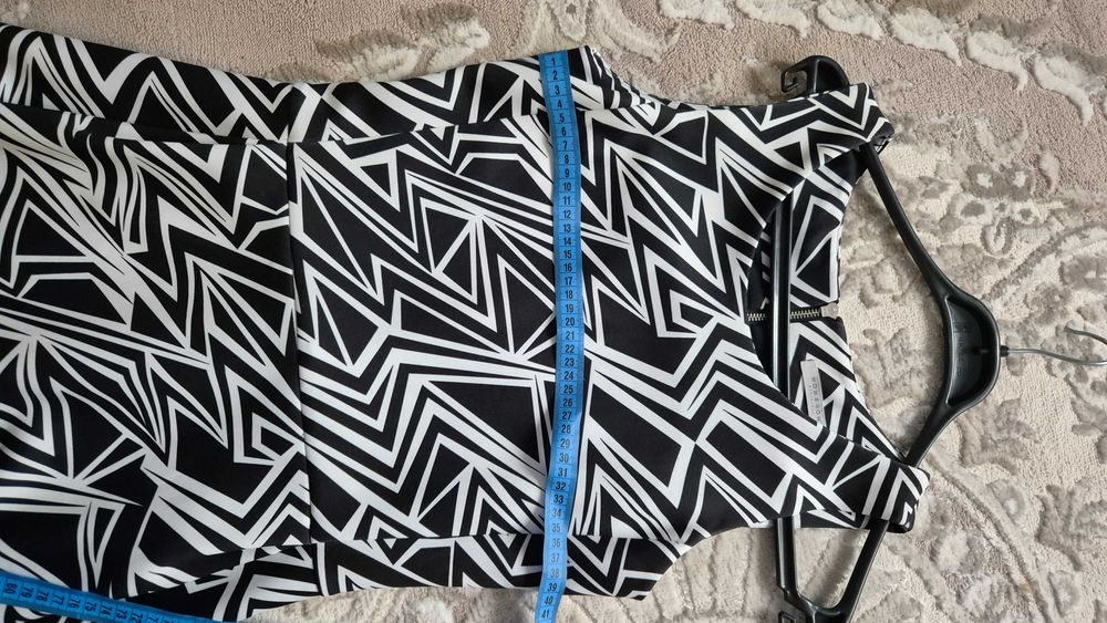 Сукня(плаття) чорно біла в рубчик