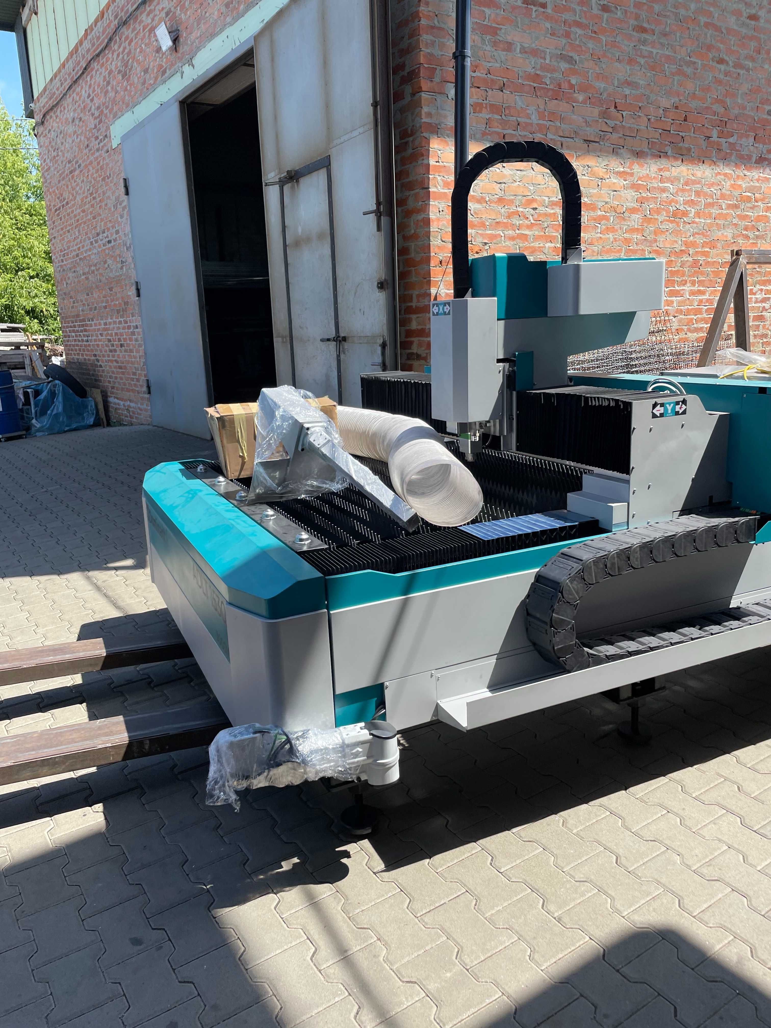 Лазер по металу з ЧПУ 1500x3000мм 3кВт Dominant CNC