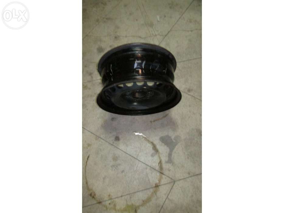 jantes com tampoes, tudo original  BMW . as jantes são em ferro-15