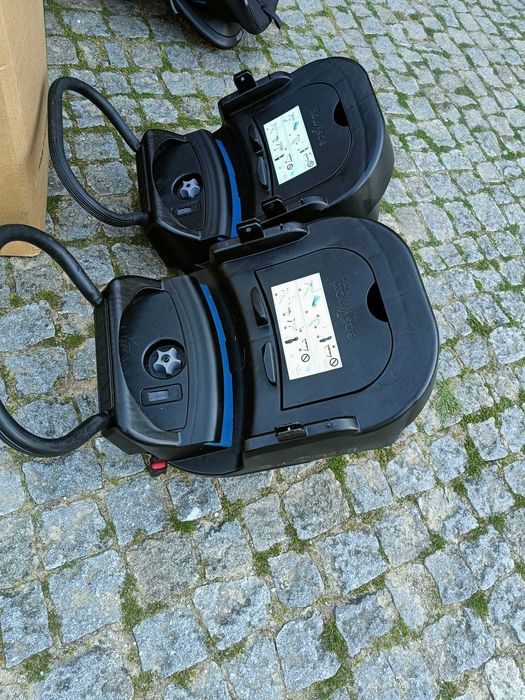 Vendo CARRINHO BEBECAR DUPLA para gémeos e bases isofix