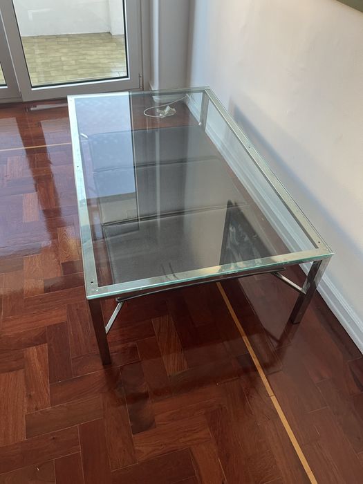 Mesa de centro em vidro