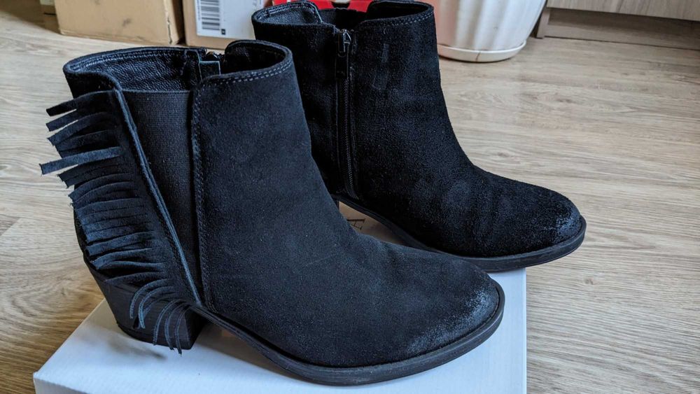 Botki Badura czarne zamszowe rozm. 39