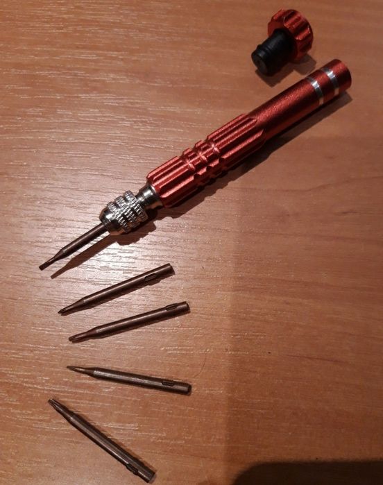 Набор отверток 8 в 1 (Apple iPhone,Meizu и т.п.)