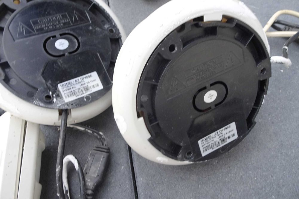 System alarmowy, 2 kam. zewn., 2 kam. kopuł., 3 czuj, 2 lampy, 1 konta