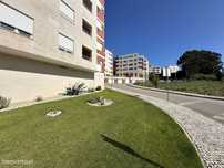Apartamento T2 c/ garagem - Urb. Santa Maria