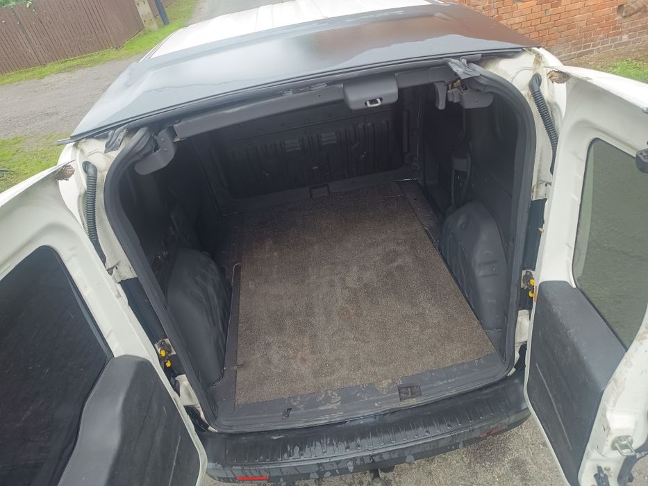 Doblo  combo Kangoo  caddy 2 2010 diesel OTWIERANY DACH