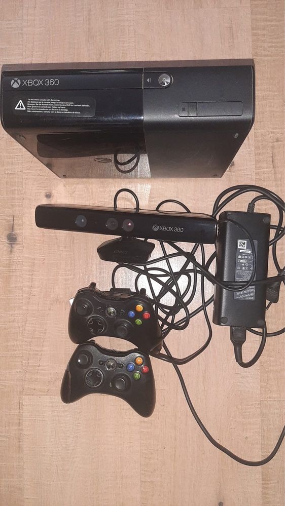 Xbox 360 z kinectem plus 16 gier