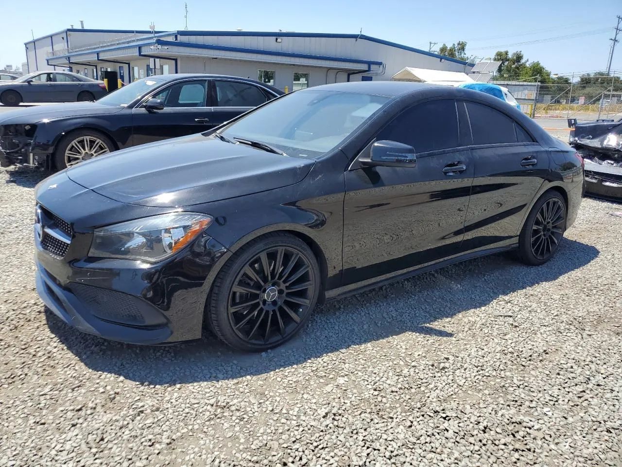 Mercedes-Benz CLA Dynamiczny i oszczędny samochód w transporcie